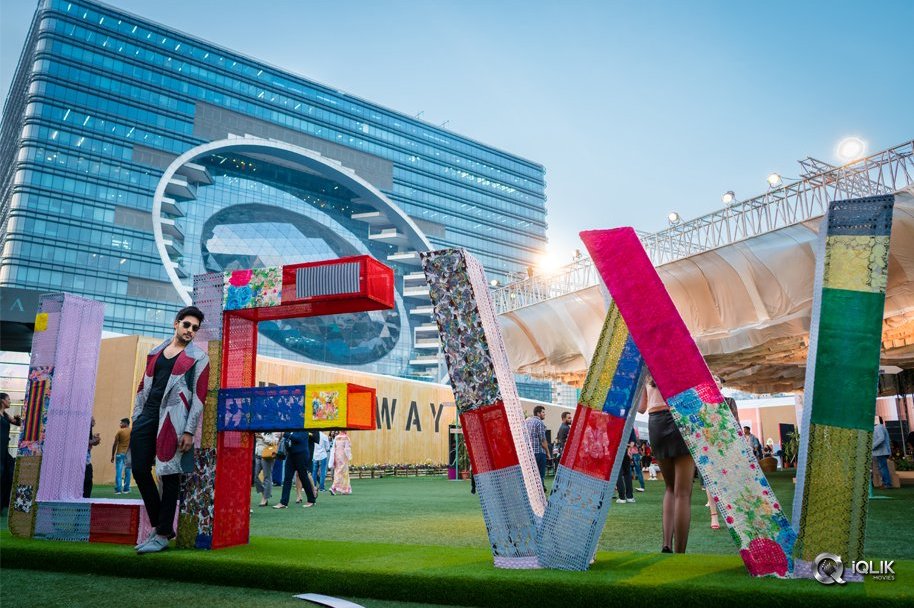 Mr-World-Rohit-Khandelwal-at-Lakme-Fashion-Week-By-Raamz